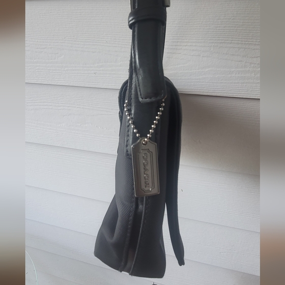 Coach Y2K Black Nylon and Leather Shoulder Bag (no. 7413) - Picture 3 of 8